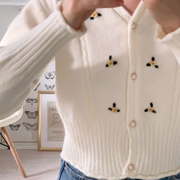 Embroidered Knit Cardigan - Picture 11 of 15